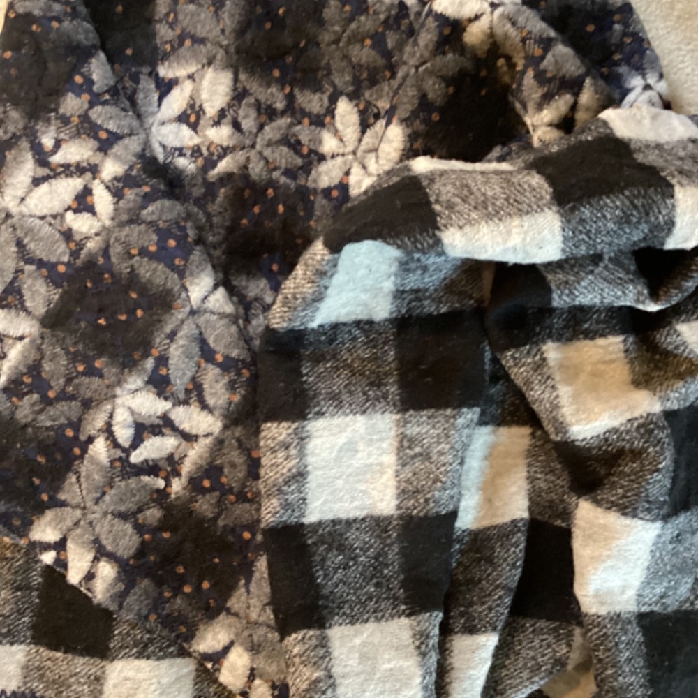Wool Design Poncho - Picture 7 of 7